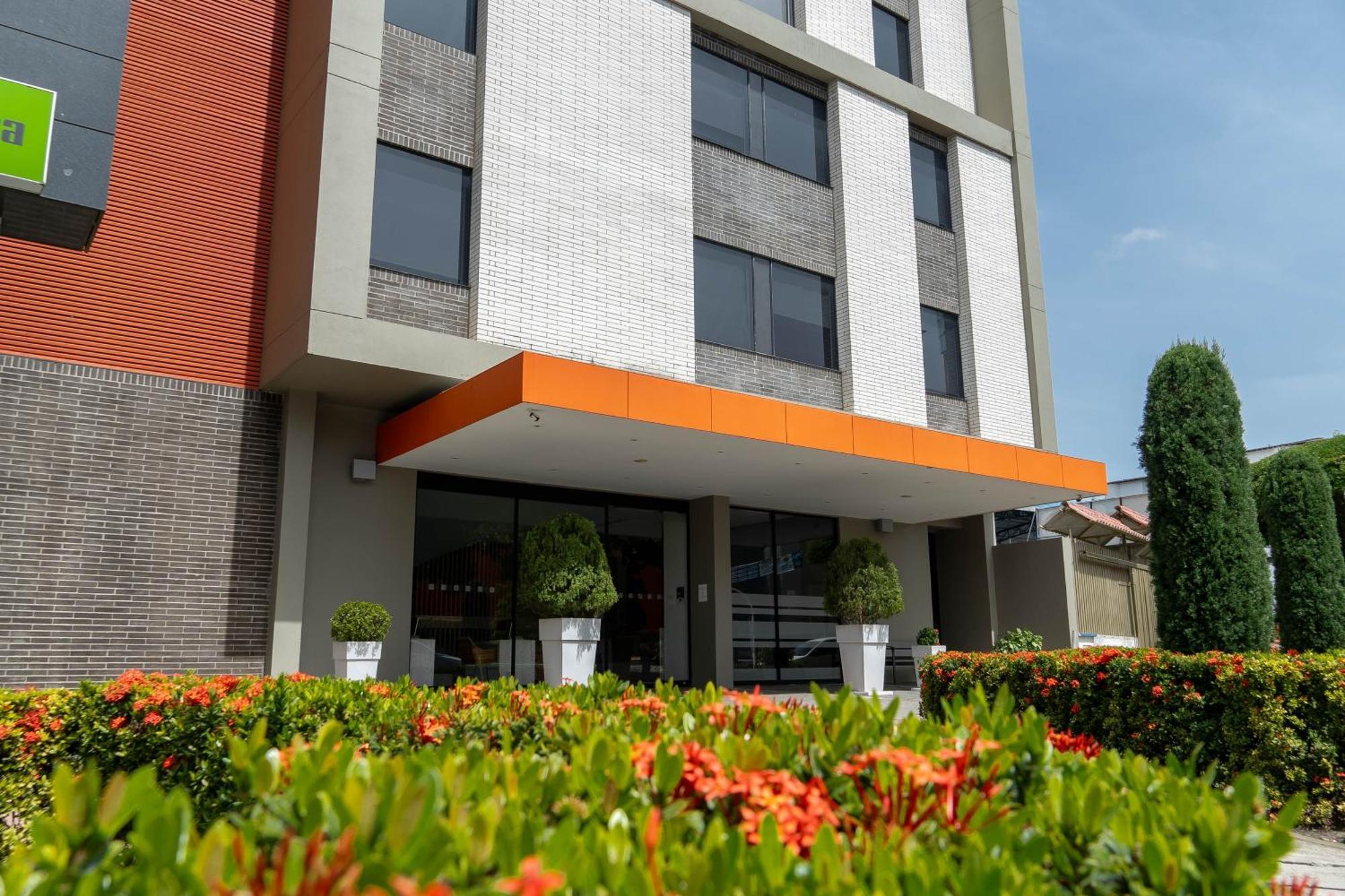 Holiday Inn Express Yopal By Ihg Exteriör bild
